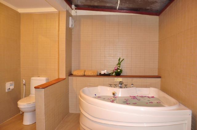 Kombinace - Royal Lanta Resort ***, Ko Lanta - pláž Klong Dao, 