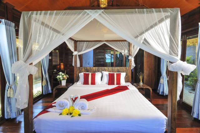 Kombinace - Anda Resort ***, Ko Lipe - pláž Sunrise, Royal Lant