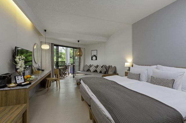 Kombinace - Sunwing Kamala Beach Resort ****, Phuket - pláž Kam