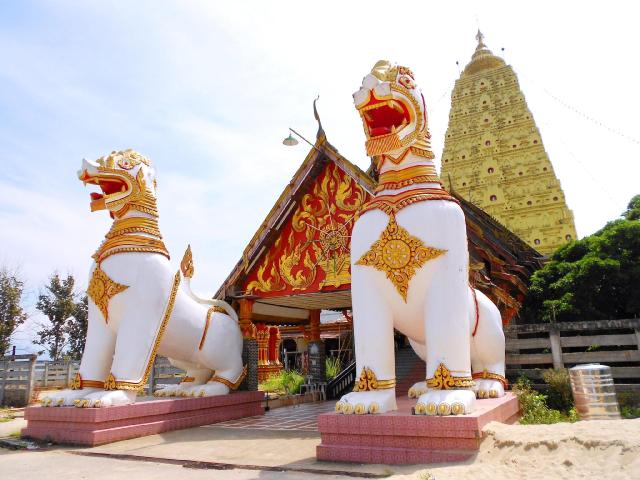 Thajskem k hranicím Myanmaru a odpočinkem u moře