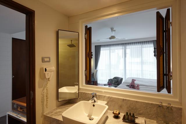 Kombinace - Loligo Resort****, Hua Hin - pláž Thao Takieb, Bang