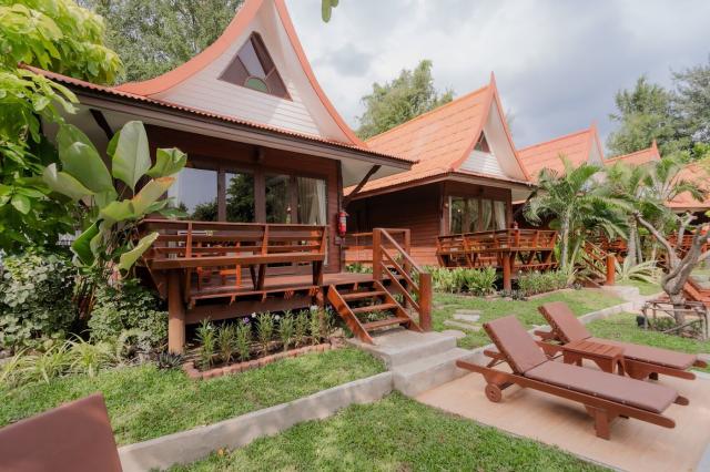 Kombinace - Baan Duangkaew Resort ***, Hua Hin, Bangkok Palace 