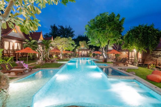 Kombinace - Baan Duangkaew Resort ***, Hua Hin, Bangkok Palace 
