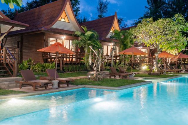 Kombinace - Baan Duangkaew Resort ***, Hua Hin, Bangkok Palace 