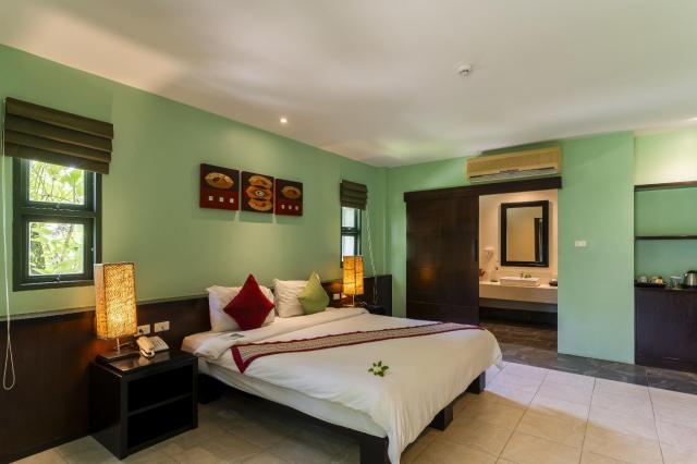 Kombinace - Baan Khaolak Beach Resort ***+, Bangkok Palace Hote