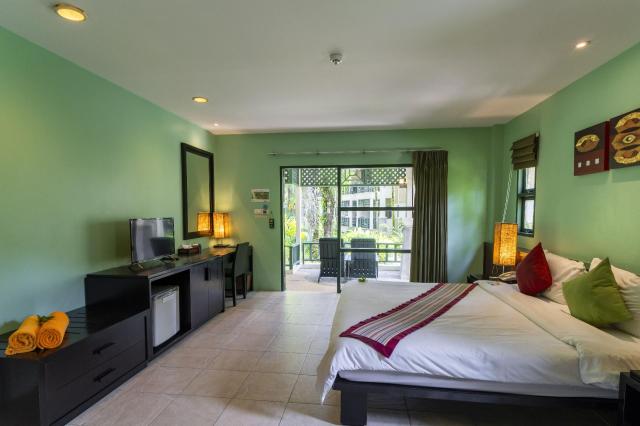 Kombinace - Baan Khaolak Beach Resort ***+, Bangkok Palace Hote