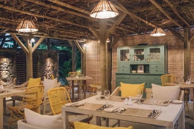 (Interiér) - Posezení restaurace