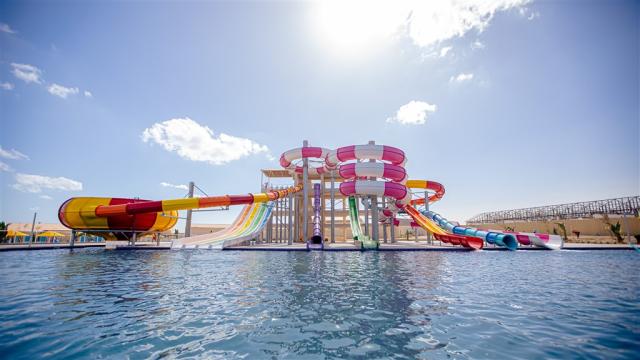 Bazén se skluzavkami