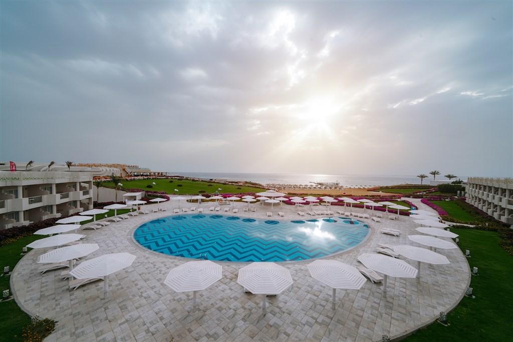 Sirena Beach Resort & Spa