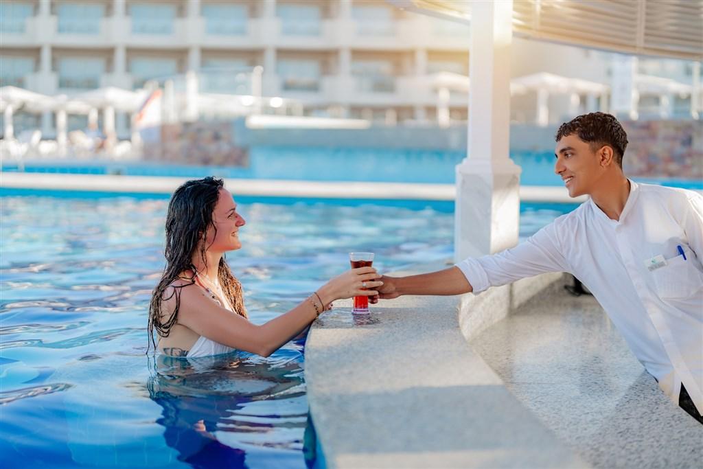 Sirena Beach Resort & Spa