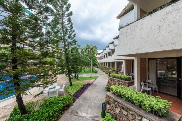 Zahrada a pokoje hotelu