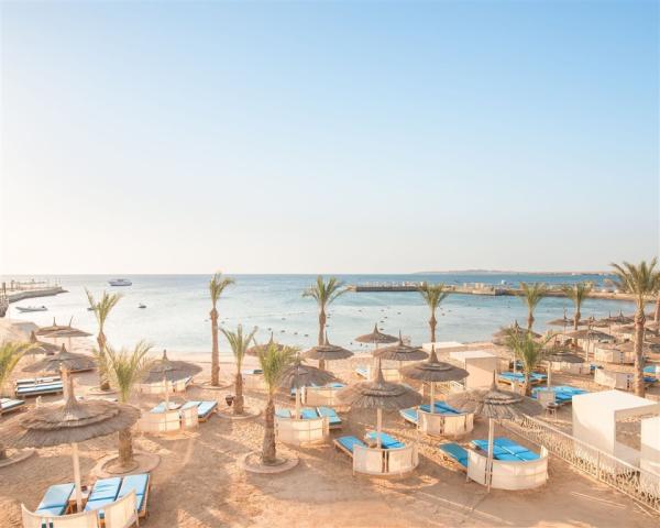 Pláž u sesterského hotelu Beach Albatros