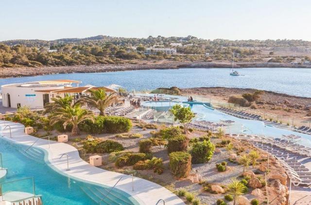 Sirenis Seaview Country Club