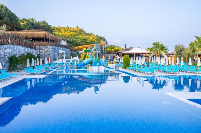 Ramada Resort By Wyndham Kusadasi & Golf