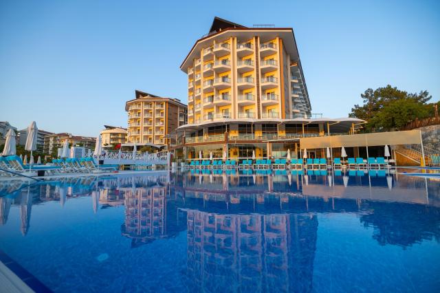 Ramada Resort By Wyndham Kusadasi & Golf
