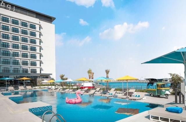 Rove La Mer Beach