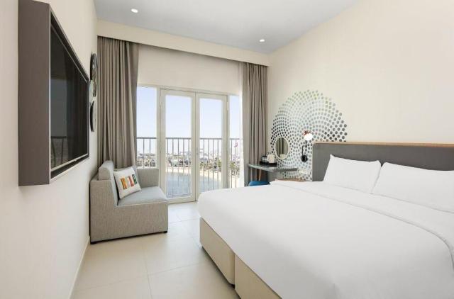 Rove La Mer Beach