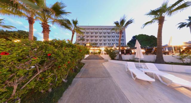 Anitas Beach Club