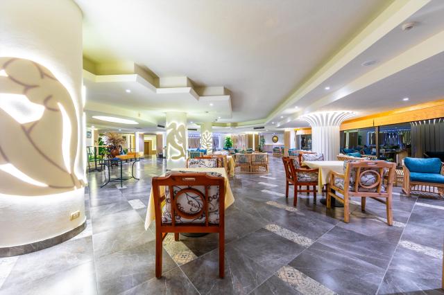 Flamenco Beach & Resort