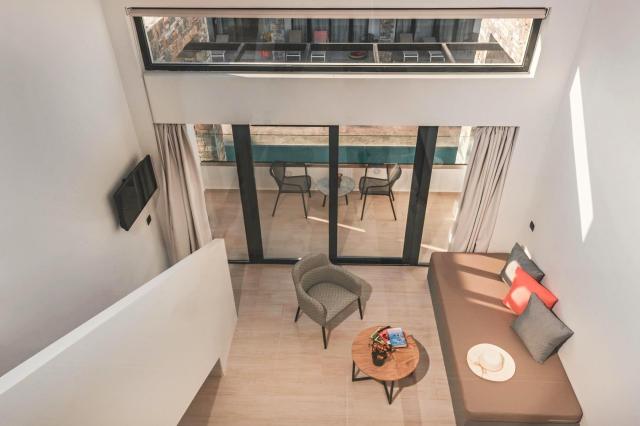 Cavo Suites