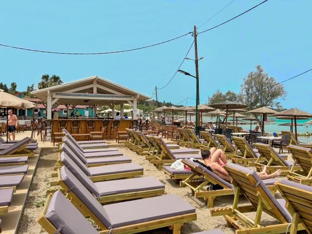 Angela Beach Family Deluxe