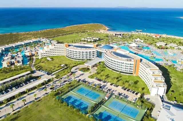 Aquasis De Luxe Resort & Spa