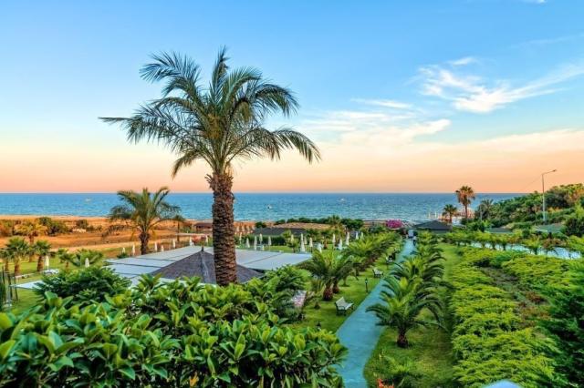 Royal Atlantis Spa & Resort
