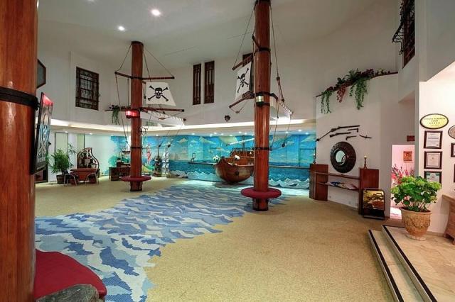 Pirates Beach Club