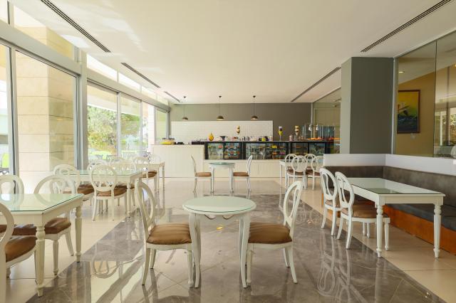 Crystal Centro