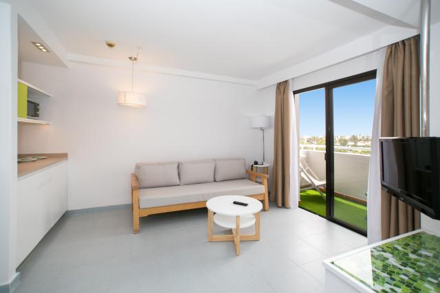 Livvo Anamar Suites