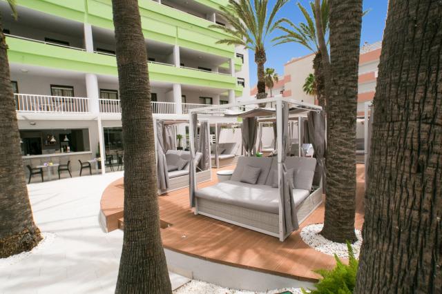 Livvo Anamar Suites