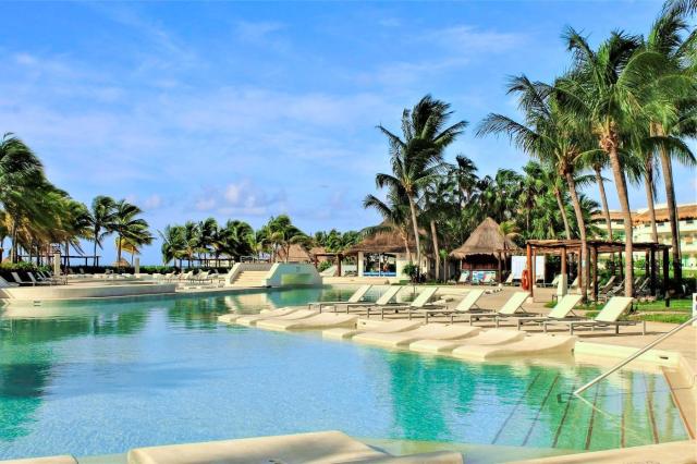 BlueBay Grand Esmeralda