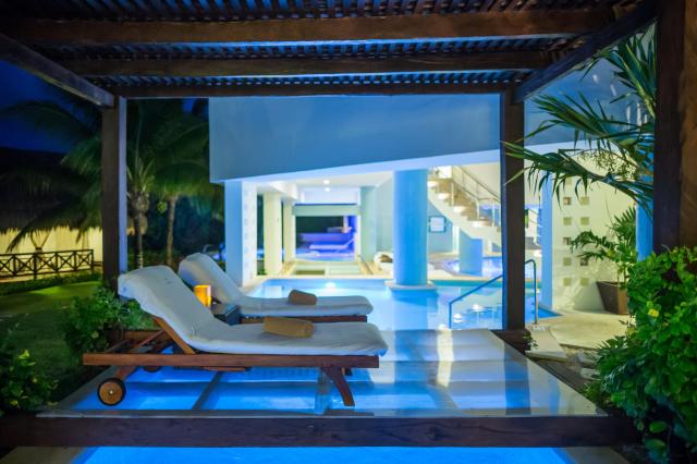 BlueBay Grand Esmeralda
