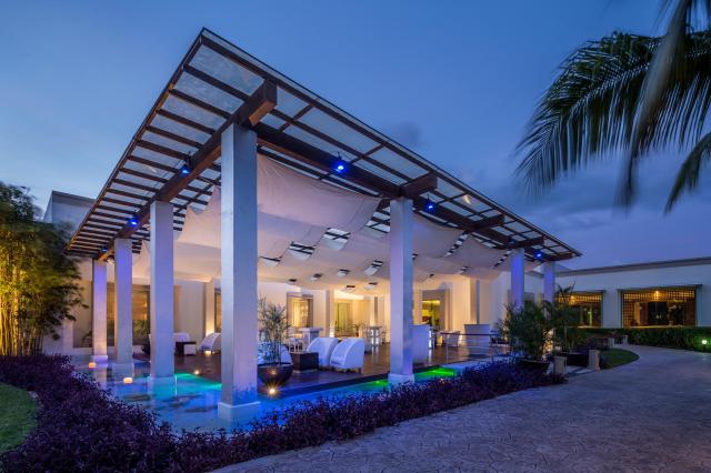 BlueBay Grand Esmeralda