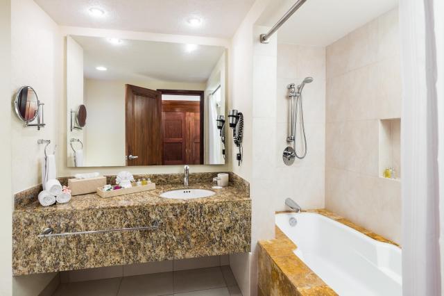 BlueBay Grand Esmeralda