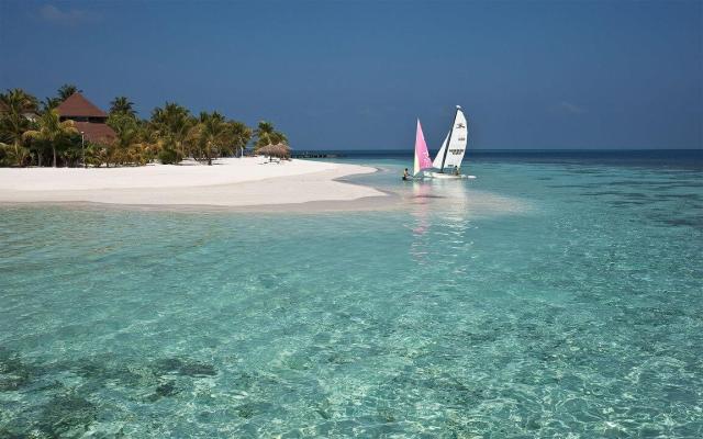 Diamonds Thudufushi Beach & Water Villas
