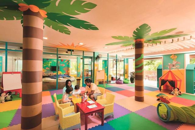 Constance Halaveli Resort