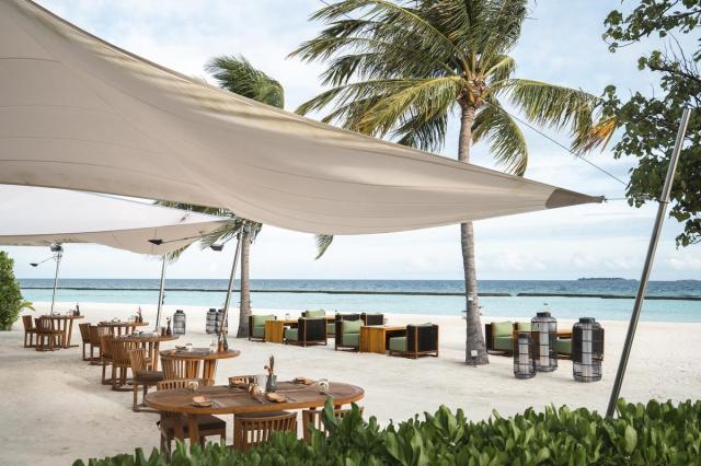 Constance Halaveli Resort