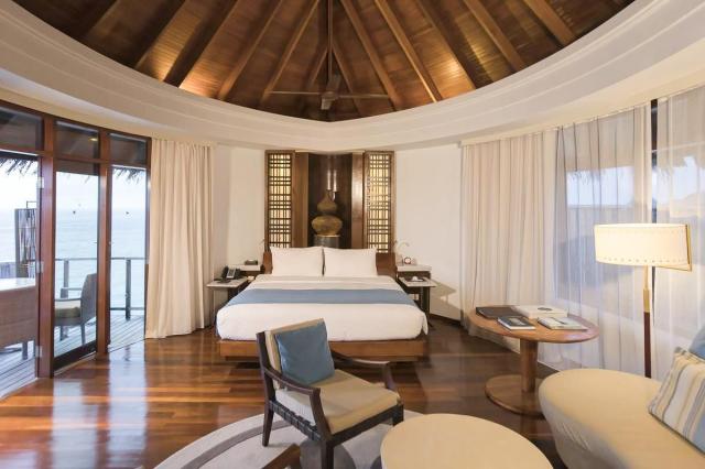 Constance Halaveli Resort