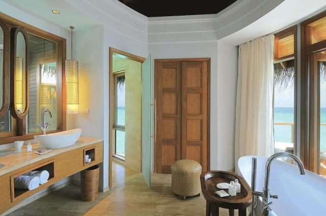 Constance Halaveli Resort