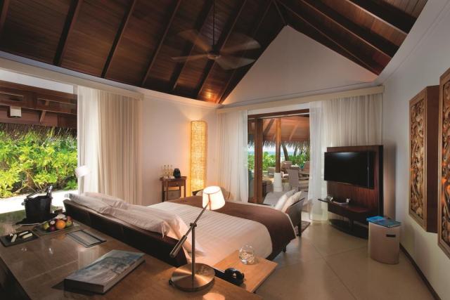 Constance Halaveli Resort
