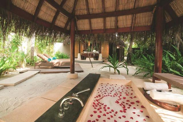 Constance Halaveli Resort