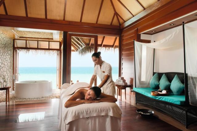 Constance Halaveli Resort