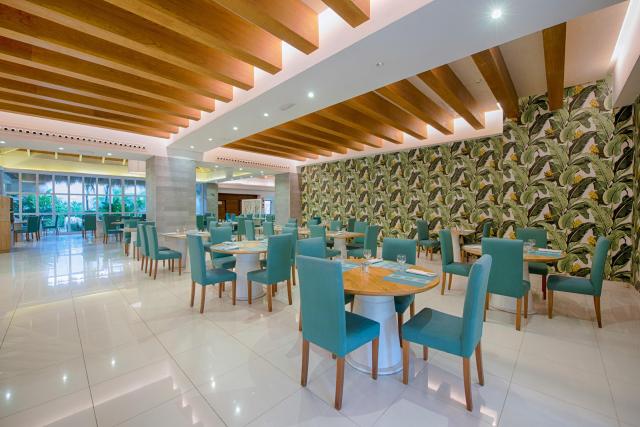 Grand Sirenis Cocotal Beach Resort