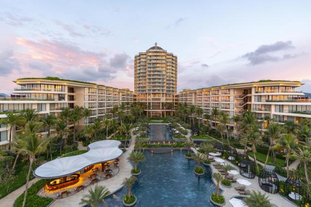 Intercontinental Phu Quoc Long Beach Resort