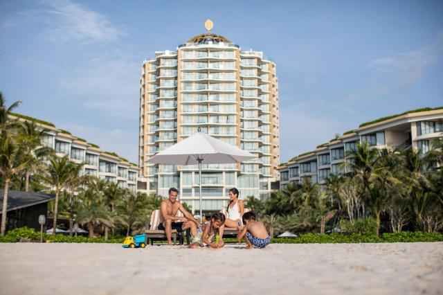 Intercontinental Phu Quoc Long Beach Resort