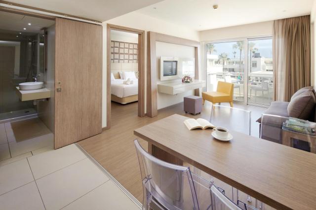 MelpoAntia Luxury Apartments & Suites
