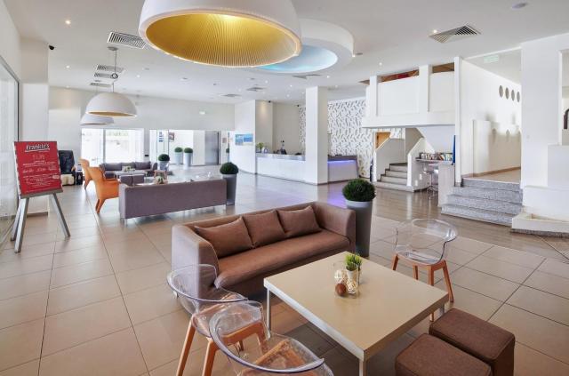 MelpoAntia Luxury Apartments & Suites