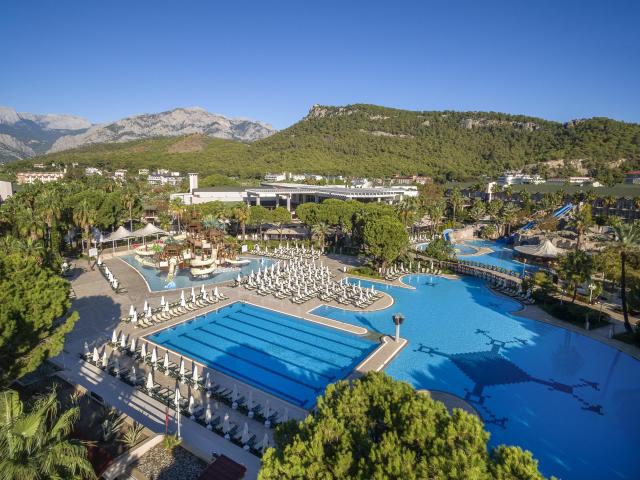 Dobedan World Palace