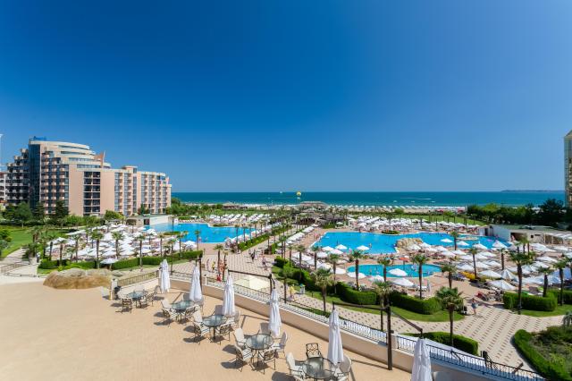 Dit Majestic Beach Resort